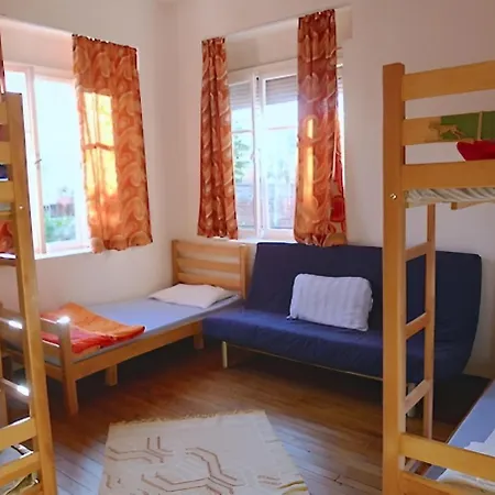 Backpacker Tirana