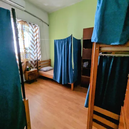 Backpacker Tirana