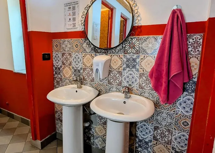 Backpacker Хостел Тирана